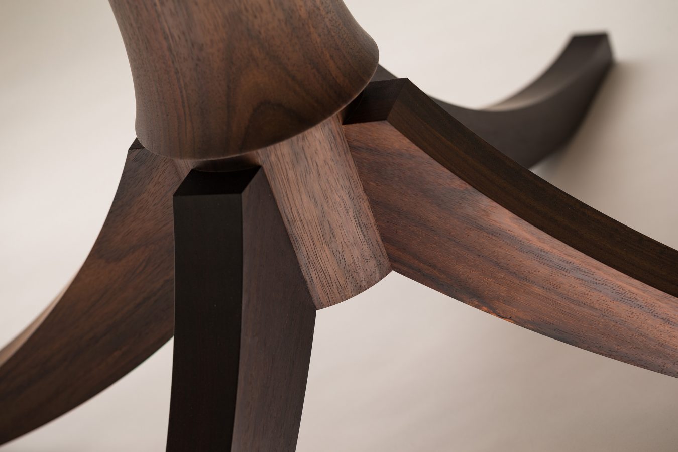 rosewood dining table detail 1